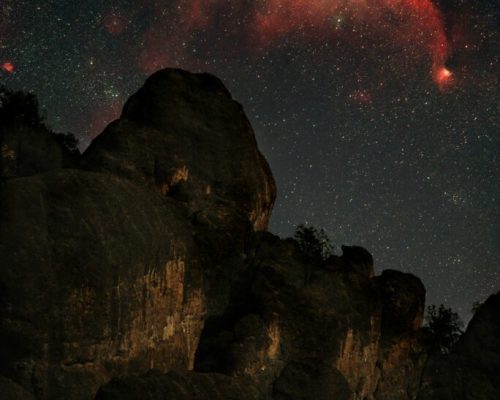 سحابی مرغ دریایی بر فراز قله پینکلز