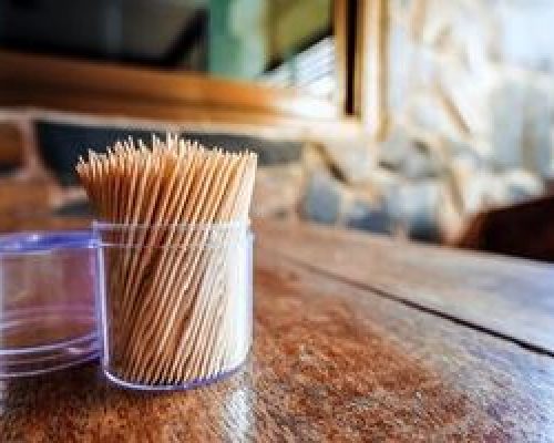 ضررهای استفاده از خلال دندان