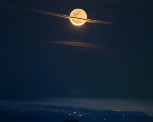تصویر روز ناسا: ماه در لباس زحل