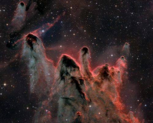 این گلبول‌ها درحال دور شدن از بقایای ابرنواختر ولا هستند که ممکن است بر شکل‌های خمیده آنها تأثیر گذاشته باشد.