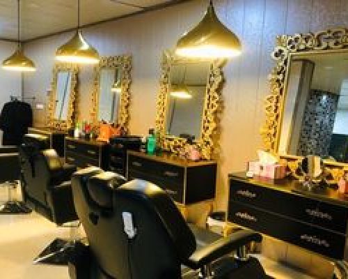 فعالیت تتوکاران مرد در یک آرایشگاه زنانه دردسر ساز شد
