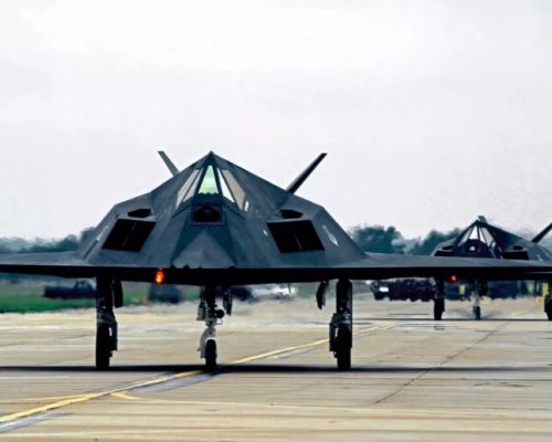 مقایسه دو هواپیمای پنهانکار F-117 Nighthawk و  F-35 Lightning Il