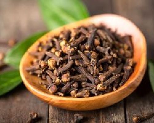 فواید میخک برای مو
