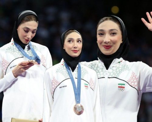 من مبینا فقط نوزده سال دارم!