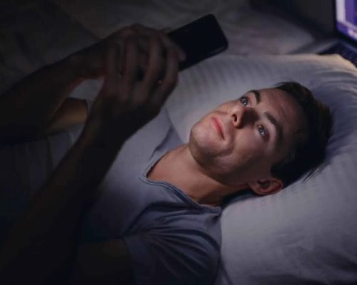 تأثیر استفاده از موبایل بر خواب