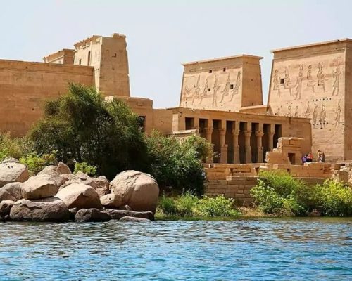 جزیره فیله، به‌عنوان نام فرودگر روزتا انتخاب شد