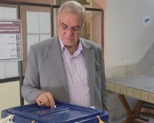 وزیر بهداشت رای خود را به صندوق انداخت