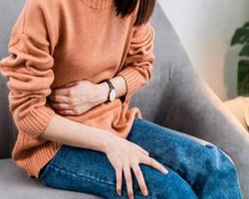چه چیزی باعث دل درد می‌شود؟