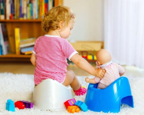 استفاده از ابزار سرگرم‌کننده برای گرفتن کودک از پوشک