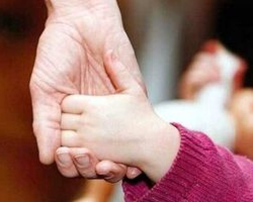 یک مشکل در شناسنامه فرزندخوانده‌ها؛ قانون باید تغییر کند؟